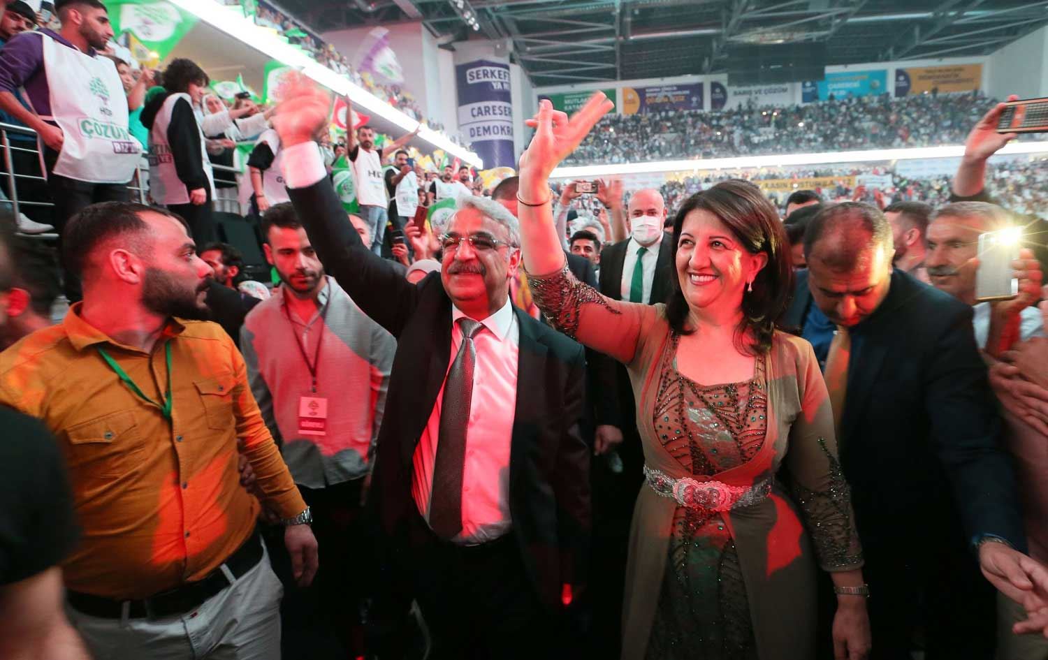 پەروین بوڵدان و میتحەت سانجار بە هاوسەرۆکی هەدەپە هەڵبژێردرانەوە