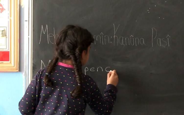 Wezareta Perwerdeya Tirkiyê tenê 3 kontenjan bo Kurdî veqetandin