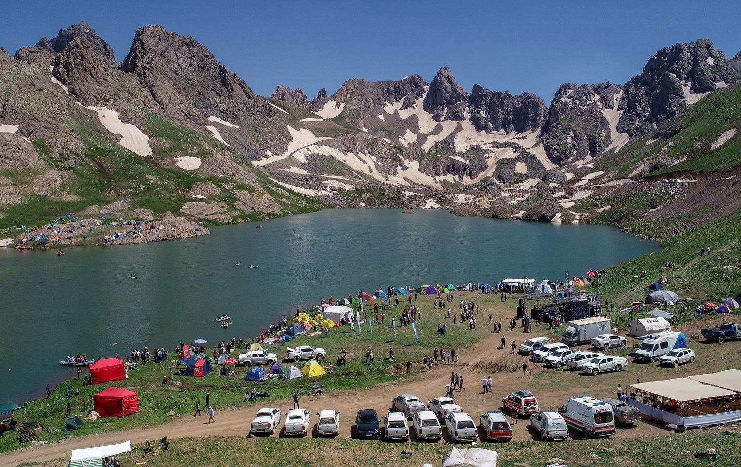 Gever; Xelk bi dîtina dîmenên çiyayê Cîlo û golên Satê kêfxweş in