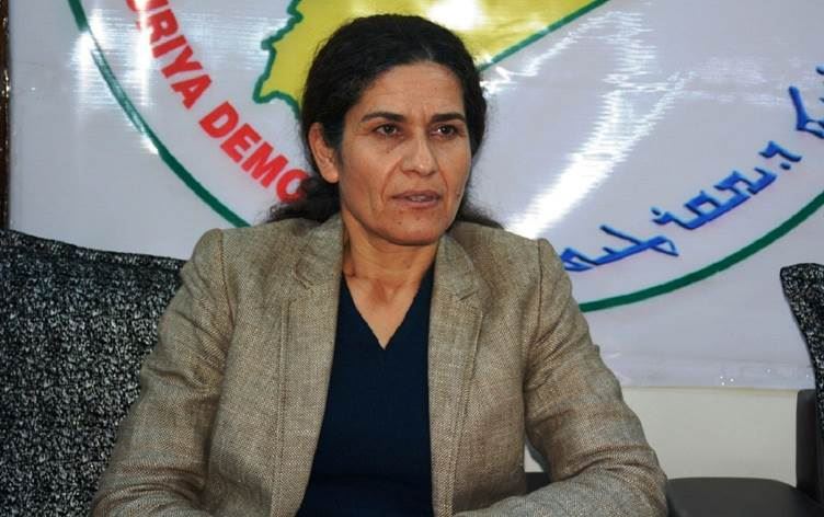 Îlham Ehmed: Em li dijî navendparêziya li Sûriyê ne