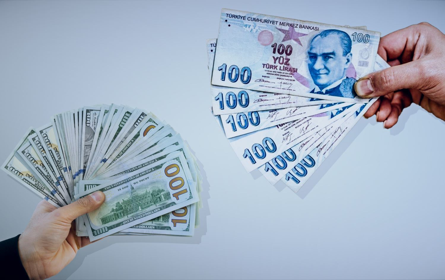 بەهای لیرە بەرامبەر بە دۆلار دادەبەزێت