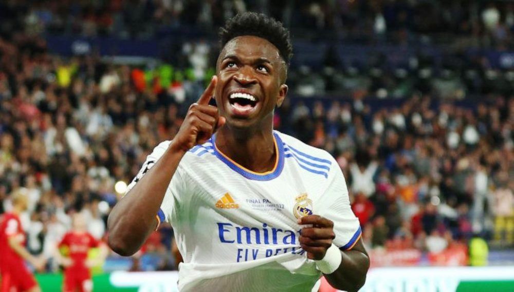 ڤینیسیۆس: باڵۆن دۆر دەبەمەوە