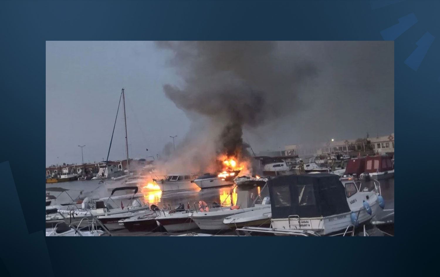 İSTANBUL- Avcılar’da 7 tekne yandı