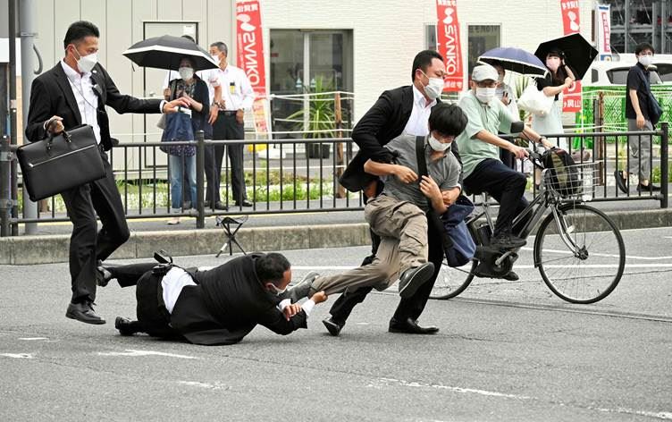 Japonya eski Başbakanı Abe'nin katil zanlısı kimdir?