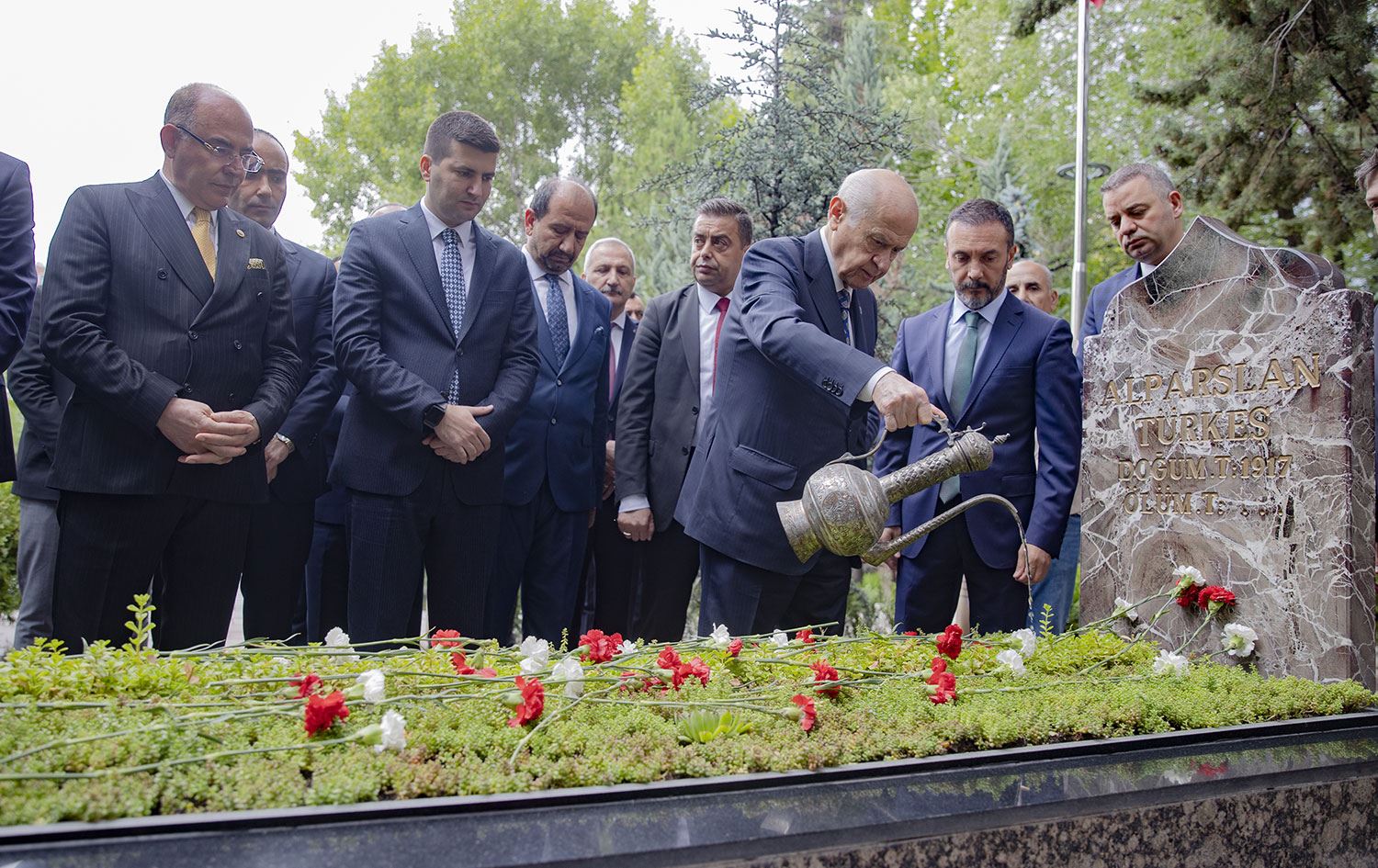 Bahçeli: Tabipler Birliği kapatılmalıdır