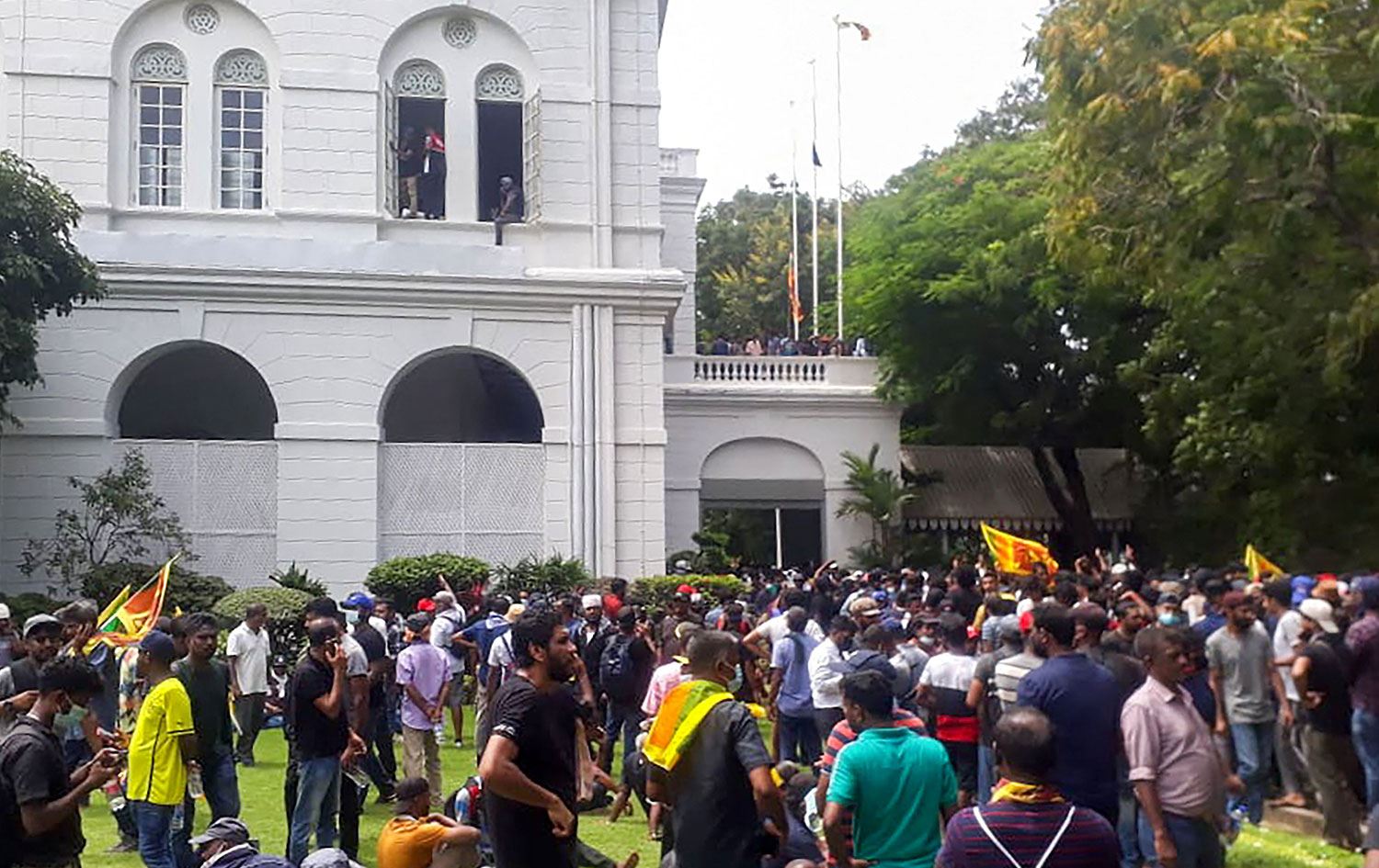 Sri Lanka'da halk devlet başkanlığı sarayını bastı