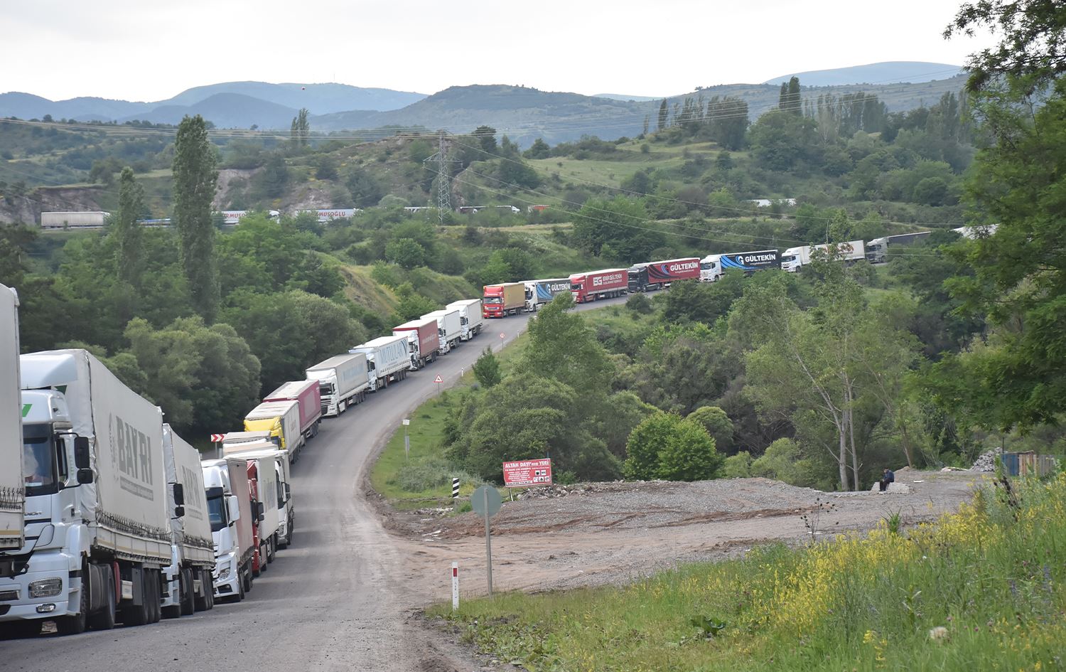 Li ser sînorê Tirkiye û Gurcistanê zêdeyî 2 hezar û 500 barhilgir asê manê