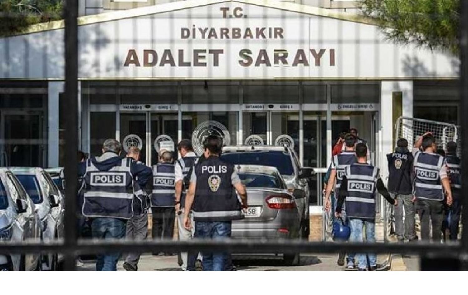 Dadgeriya Amedê biryar da ku 16 rojnamevanên Kurd girtî bimînin