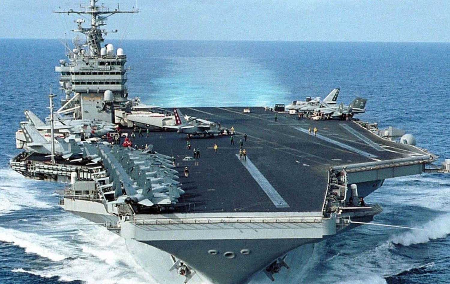 ABD jeti uçak gemisinden denize düştü