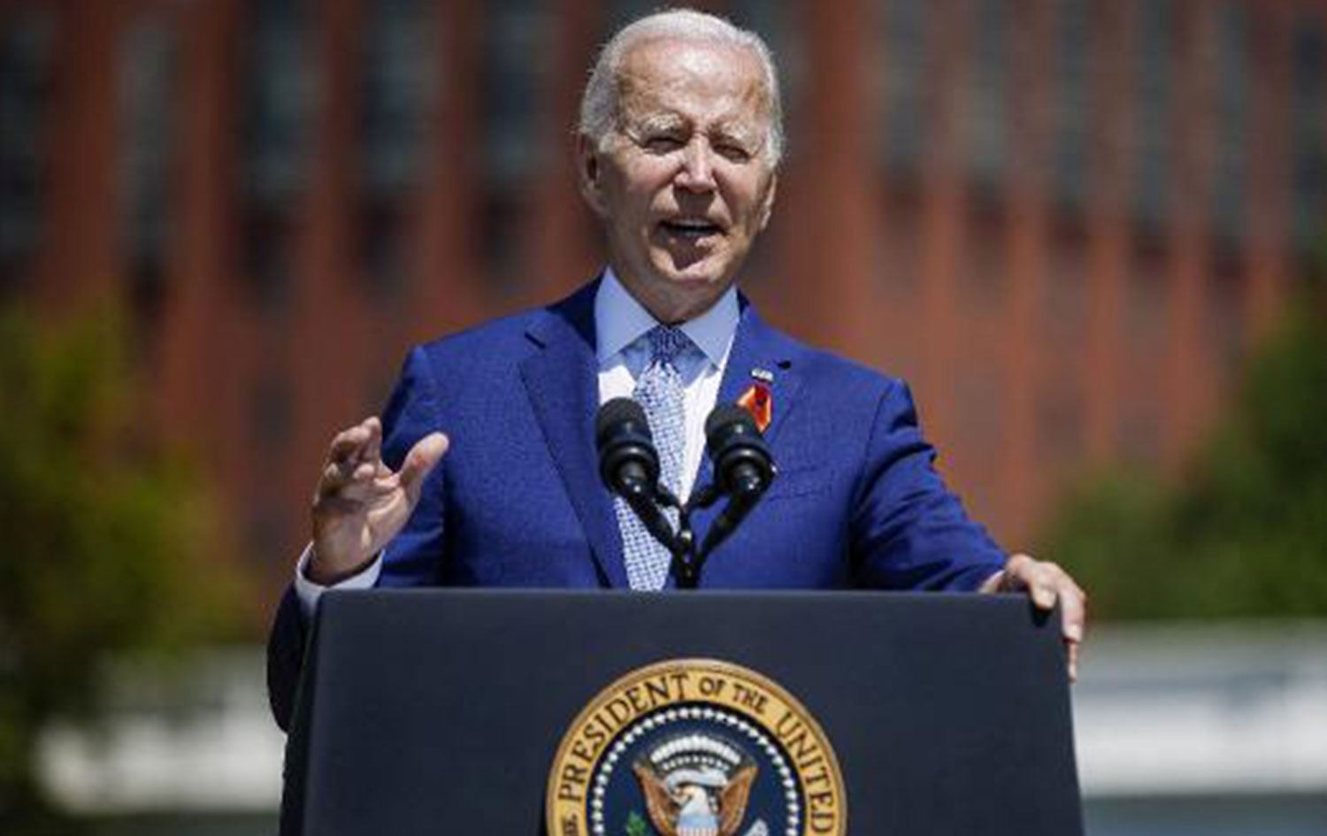 Biden: Otomatik silahları yasaklama konusunda kararlıyım