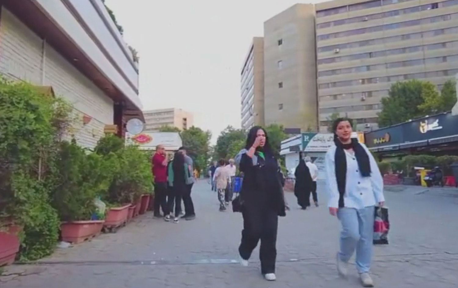 بەشێک لە ژنانی ئێران هەڵمەتێک دژی باڵاپۆشی رادەگەیێنن