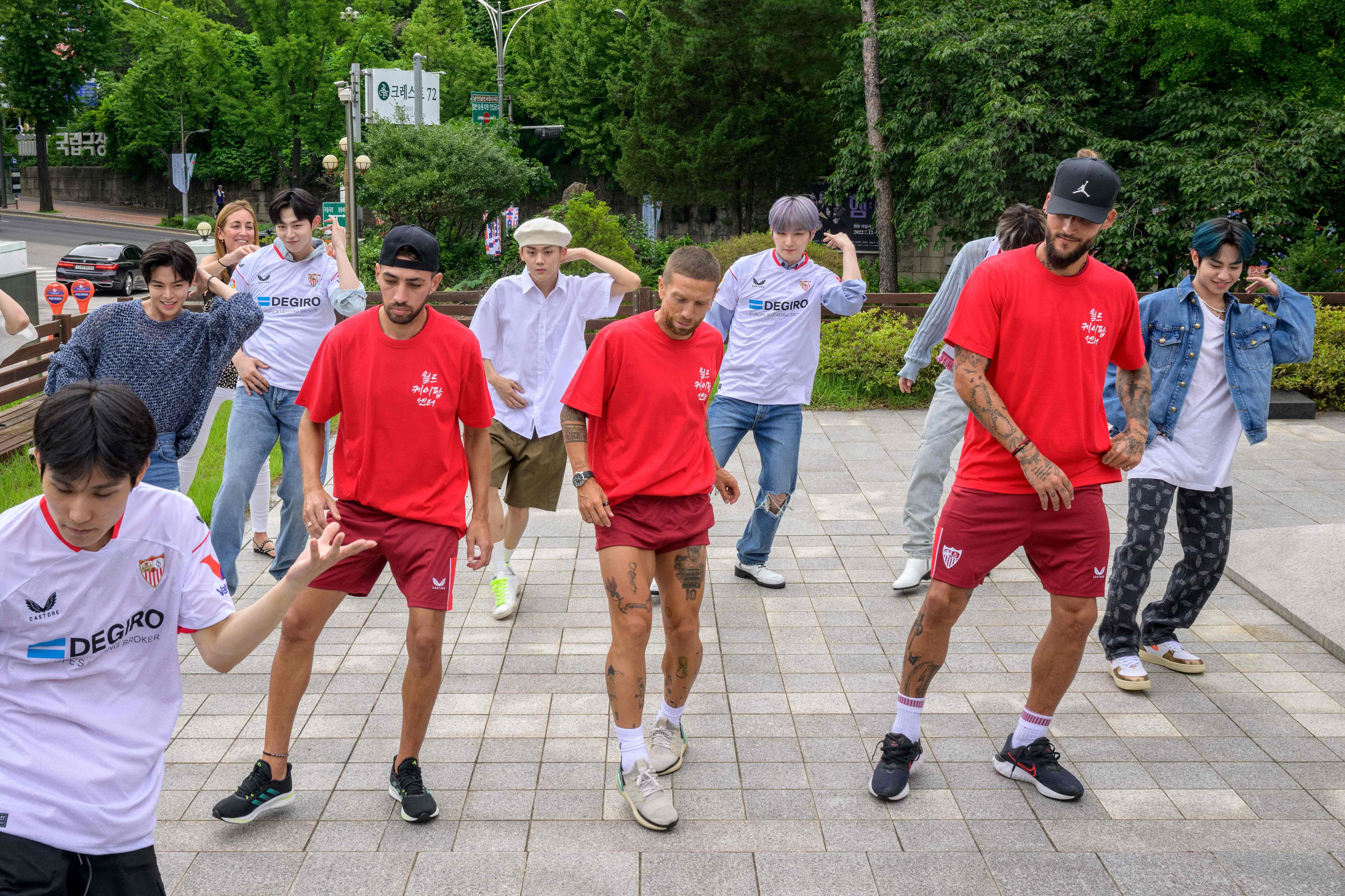 ڤیدیۆ یاریزانانی سێڤییا سەمای کۆری دەکەن