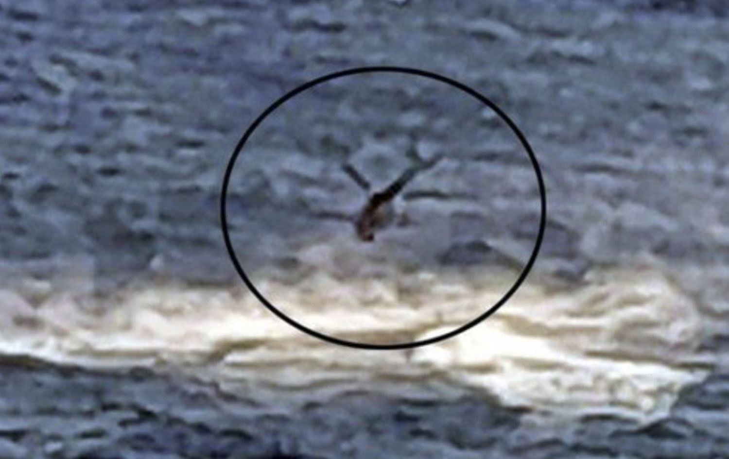 Yunanistan'da yangın söndürme helikopteri denize düştü