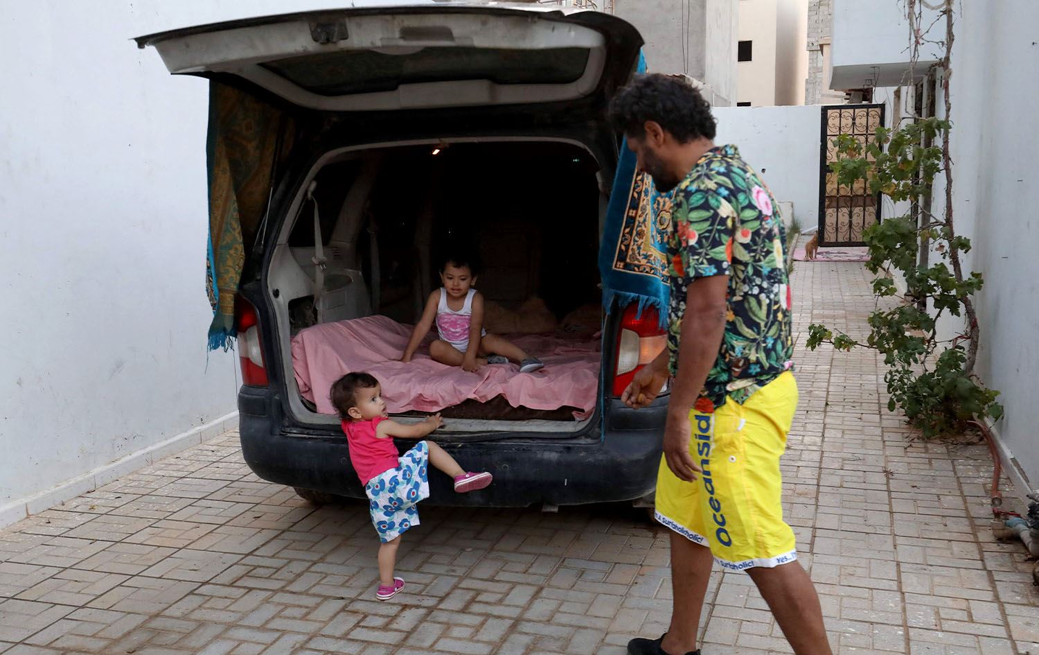 بێ کارەبایی و گەرما تەنگی بە خەڵکی لیبیا هەڵچنیوە