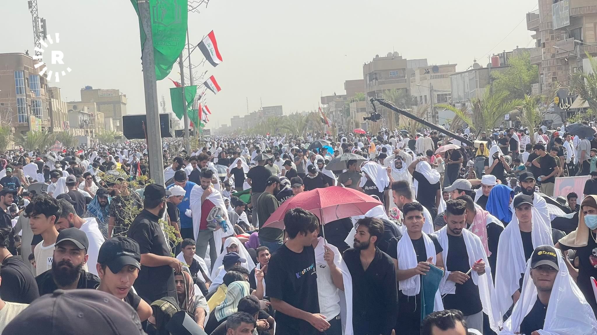 Li ser banga Muqteda Sedr bi deh hezaran kes berê xwe dan Bexdayê