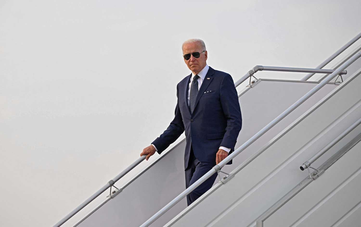 Joe Biden li Erebistana Siûdî bi xalîçeya xemrî hat pêşwazîkirin