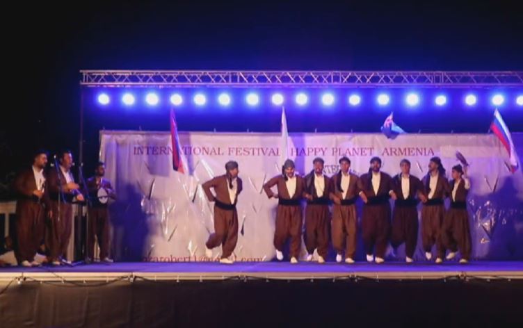 گرووپێکی هەڵپەڕکێی بانە بەشداری لە فیستیڤاڵێکی هونەری لە ئەرمینیا دەکات ​