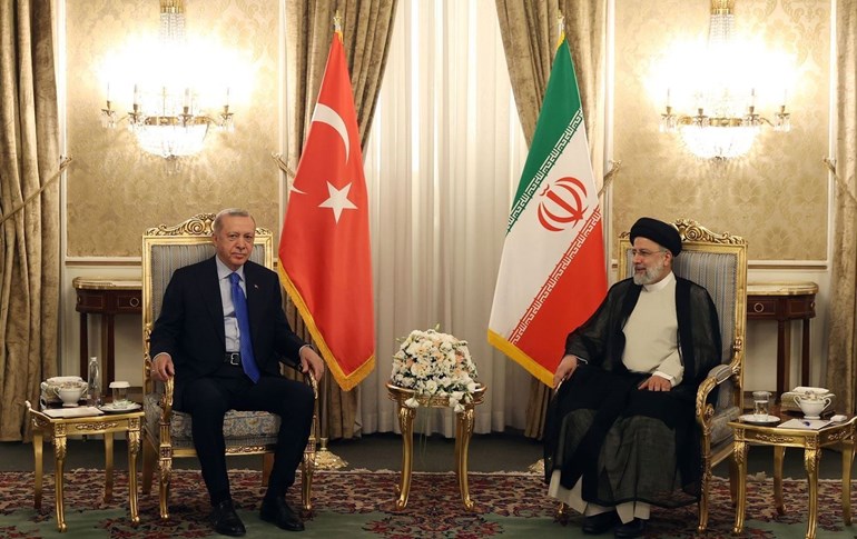 Serokomarê Tirkiyê Recep Tayyîp Erdogan û Serokomarê Îranê Îbrahîm Reîsî hevdîtin pêk anîn
