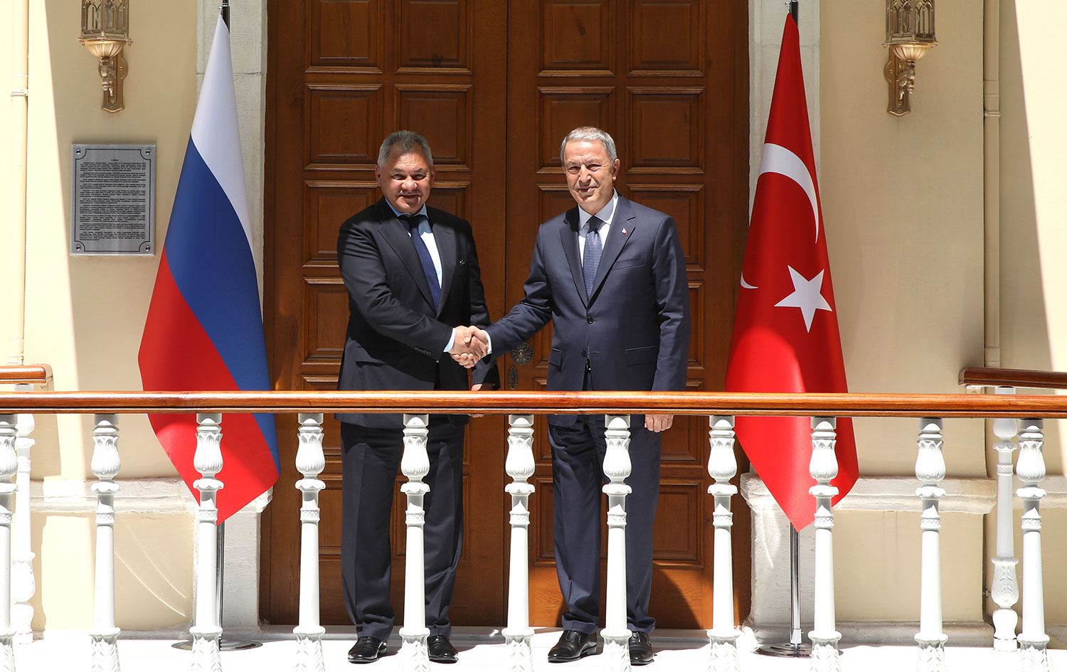 Hulusi Akar, Rusya Savunma Bakanı Şoygu ile görüştü