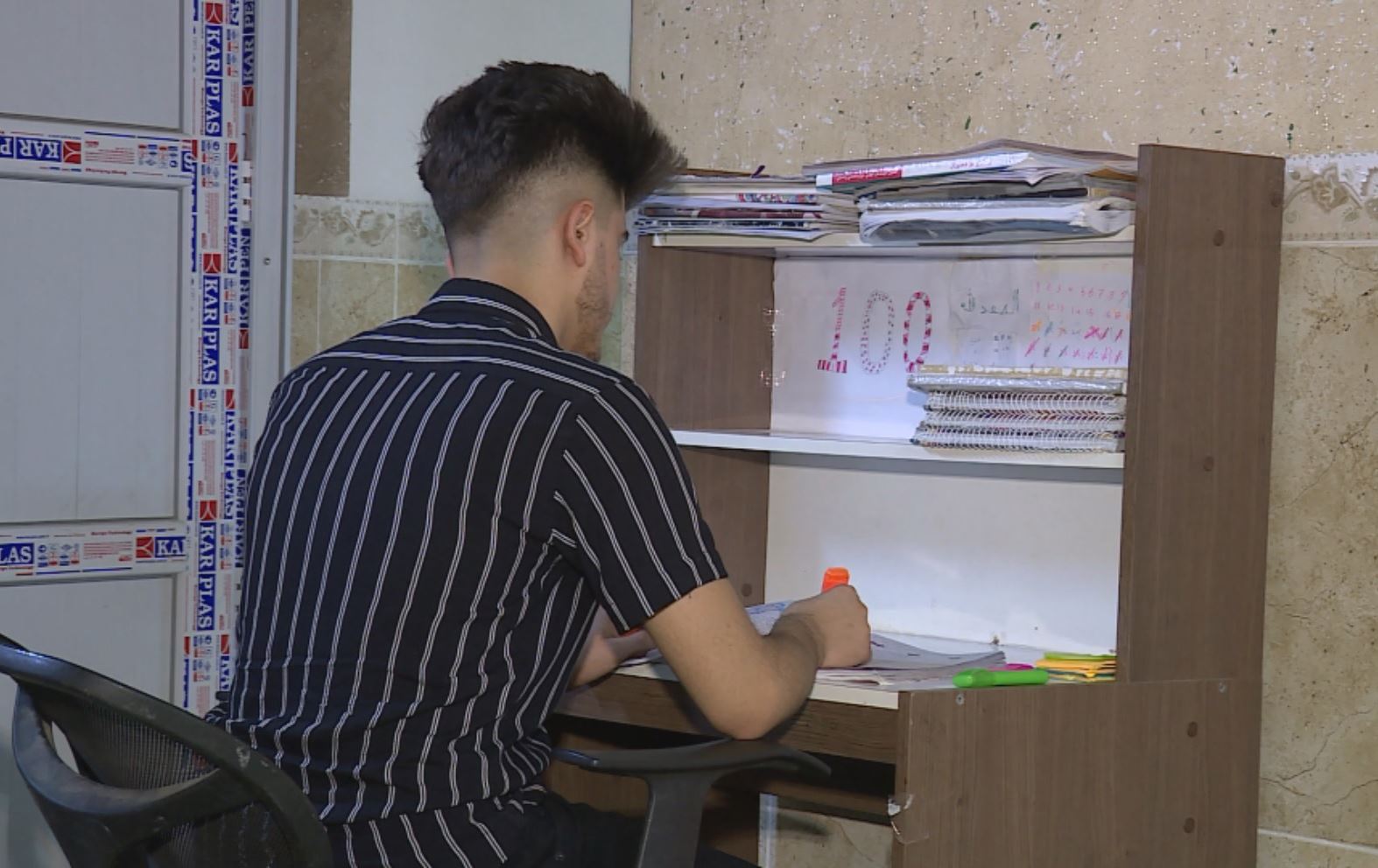 کوڕە پێشمەرگەیەک بووە یەکەمی پۆلی 12؛ مۆبایلی نەبووە و زیاتر لە ساڵێکە سەیری تەلەڤزیۆنی نەکردووە