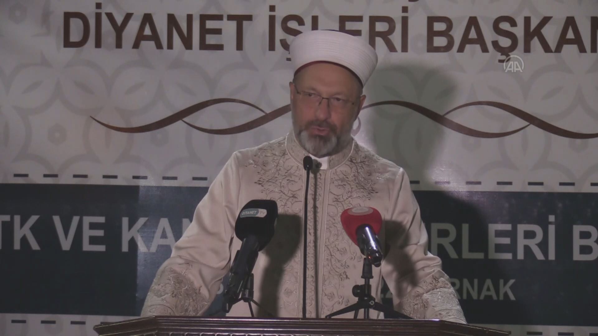 سەرۆکی کاروباری ئایینی تورکیا: کۆرسی فێرکردنی قورئان بۆ منداڵانی تەمەن 4-6 ساڵ دەکەینەوە