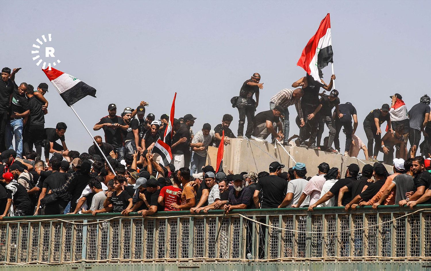 Bağdat’ta protestolar yeniden başladı: Sadr destekçileri ayakta