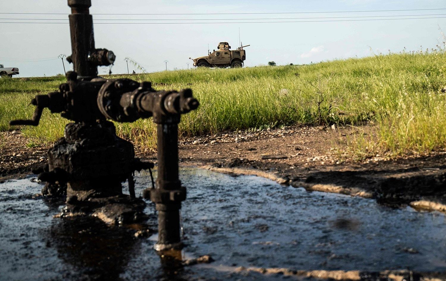 Hikûmeta Sûriyê Amerîka bi dizîna petrola Sûriyê tohmetbar dike