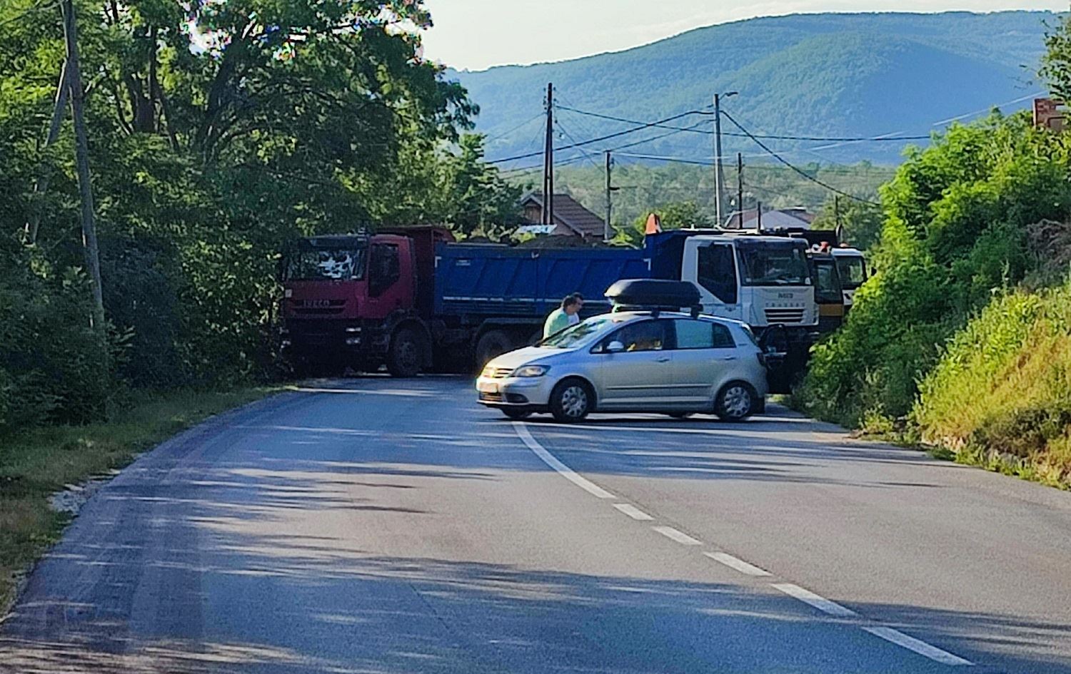 Ji ber du biryaran li ser sînorê Kosovo û Sirbistanê alozî derket