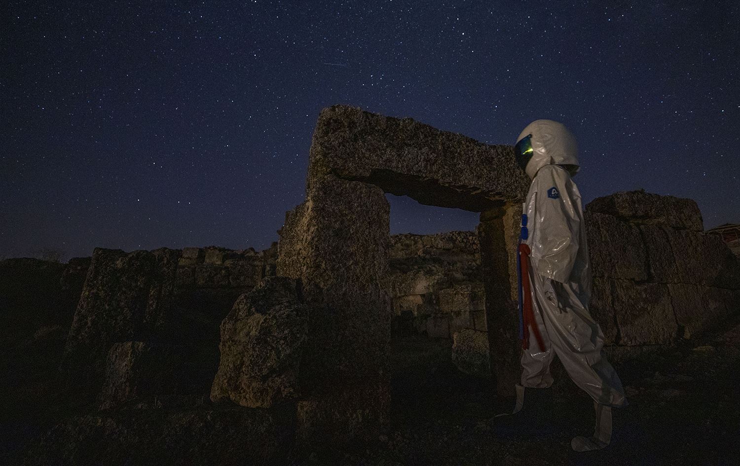 Wênegirekî Amedî bi astronotan danasîna bajarê xwe dike