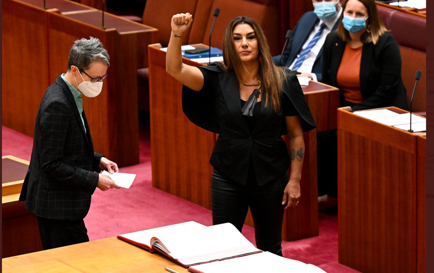 Aborjin Senatör Lidia Thorpe, Kraliçe Elizabeth'e 'sömürgeci' dedi