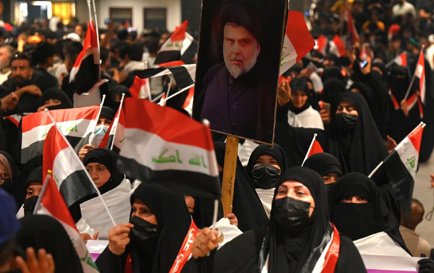 دایکی خۆپێشاندەرێک: لەگەڵ کوڕەکانم خۆم دەکەمە قوربانی