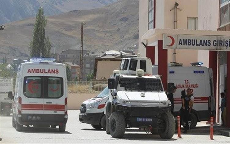 Askeri araç şarampole devrildi: 10 asker yaralandı