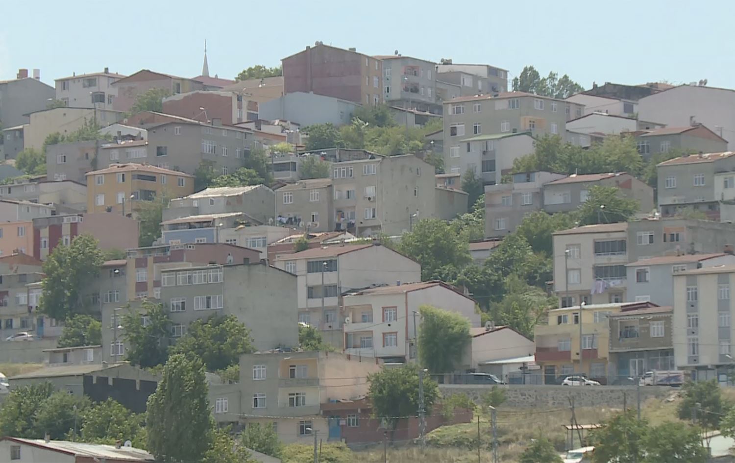 Li Stenbolê taxên kevn tevî biryara dadgehê têne rûxandin