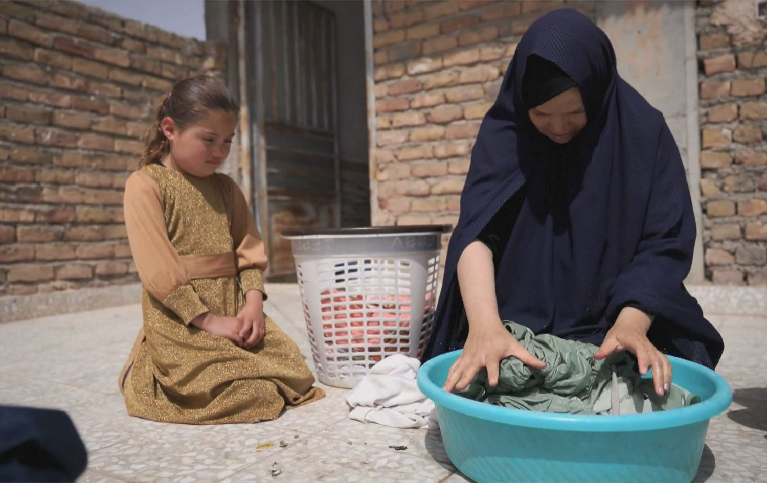 Jinên Efxan ji ber hejariyê gurçikên xwe difroş in