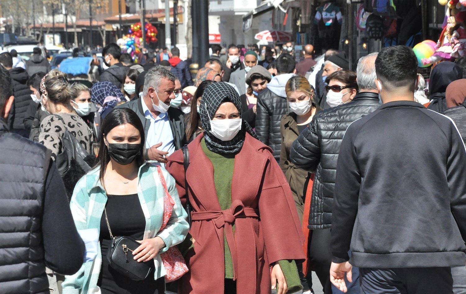 Vaka sayısında artış sürüyor: 400 bin vaka, 337 vefat