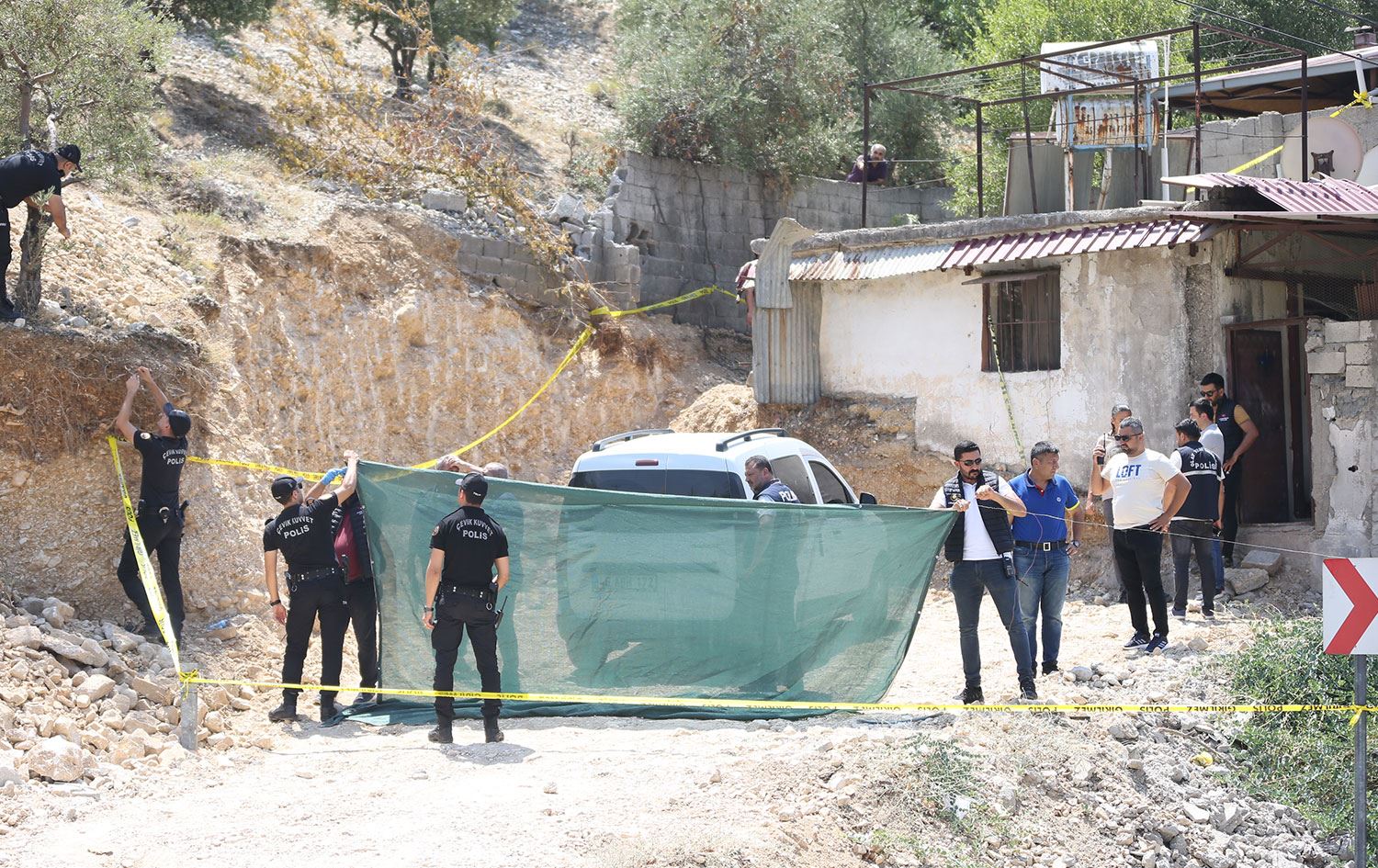 75 yaşındaki kadın 25 yıl önce eşini ve kızını öldürdü