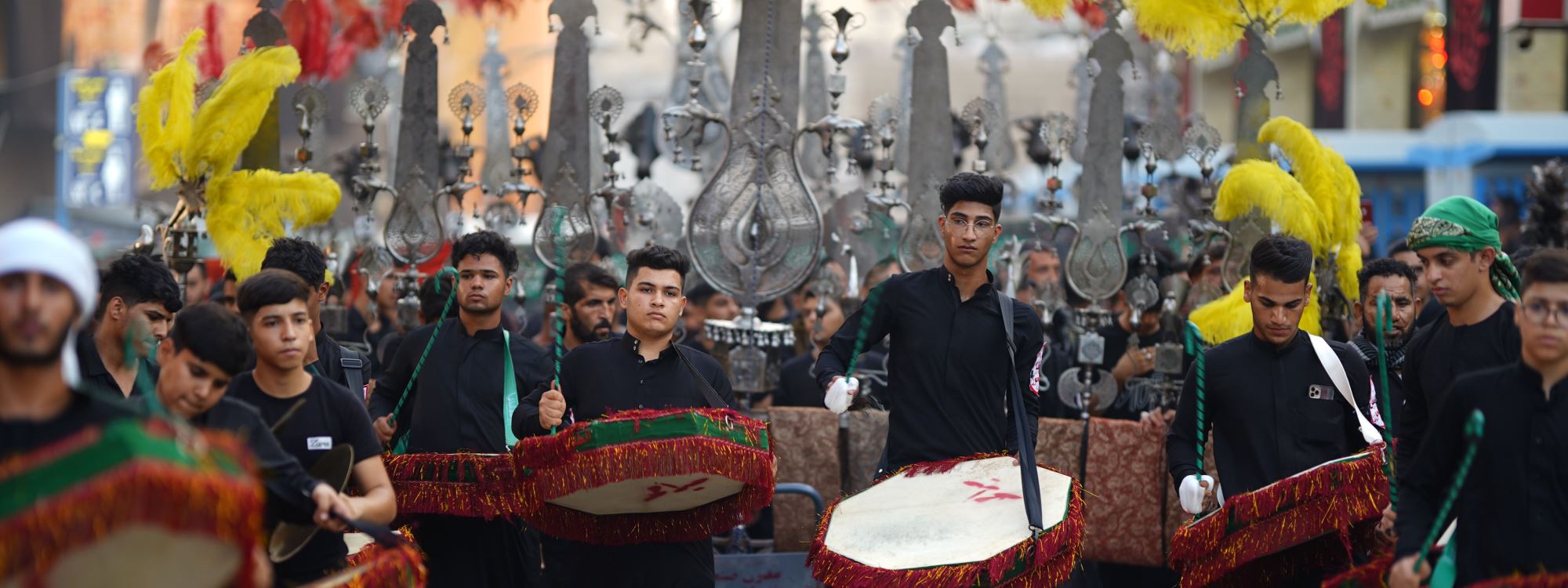 FOTO – Necef ve Kerbela Aşura gününde 5 milyondan fazla ziyaretçiyi ağırladı
