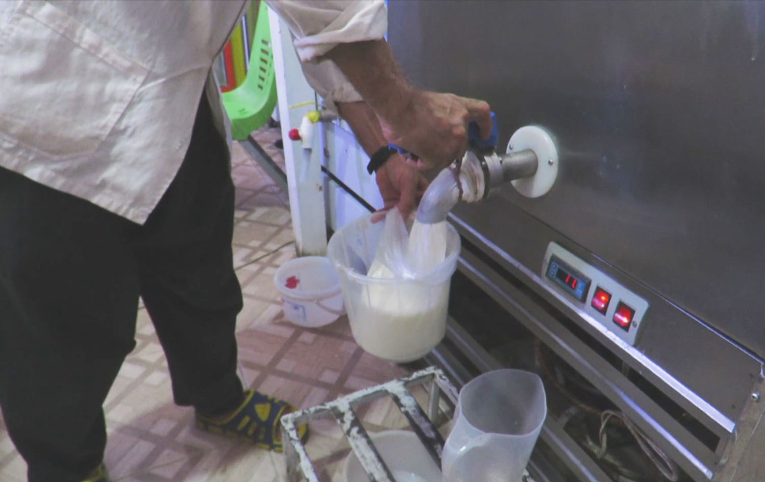 لە رۆژهەڵاتی کوردستان خواردنەوەی شیر و شیرەمەنییەکان کەمبووەتەوە