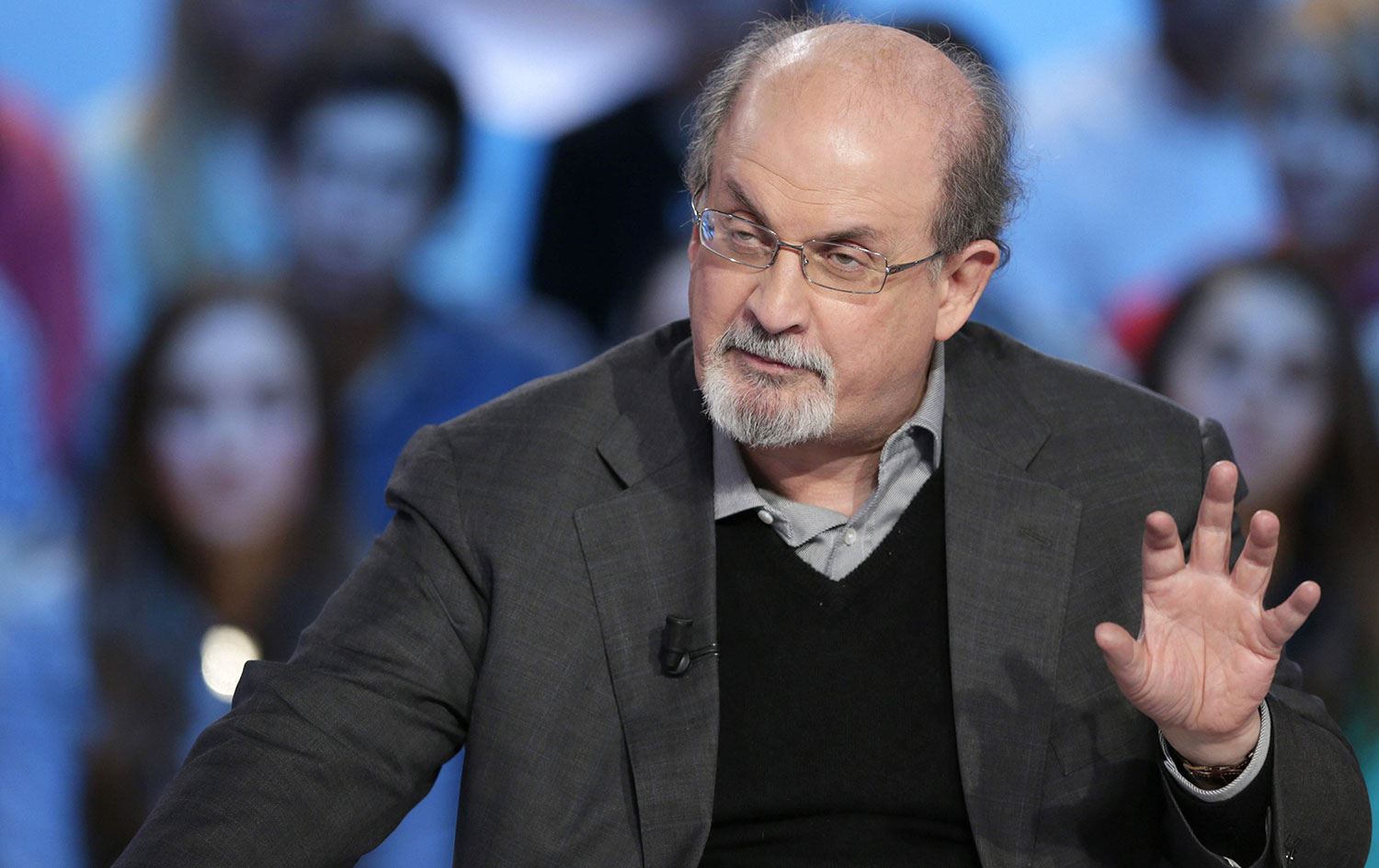 Bıçaklı saldırıya uğrayan Salman Rüşdi bir gözünü kaybedebilir