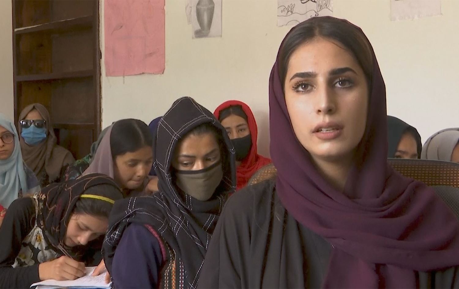 Li Efxanistanê keç bi dizî dixwînin