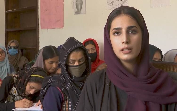 Afganistan’da kız öğrenciler 'yeraltında' eğitim görüyor