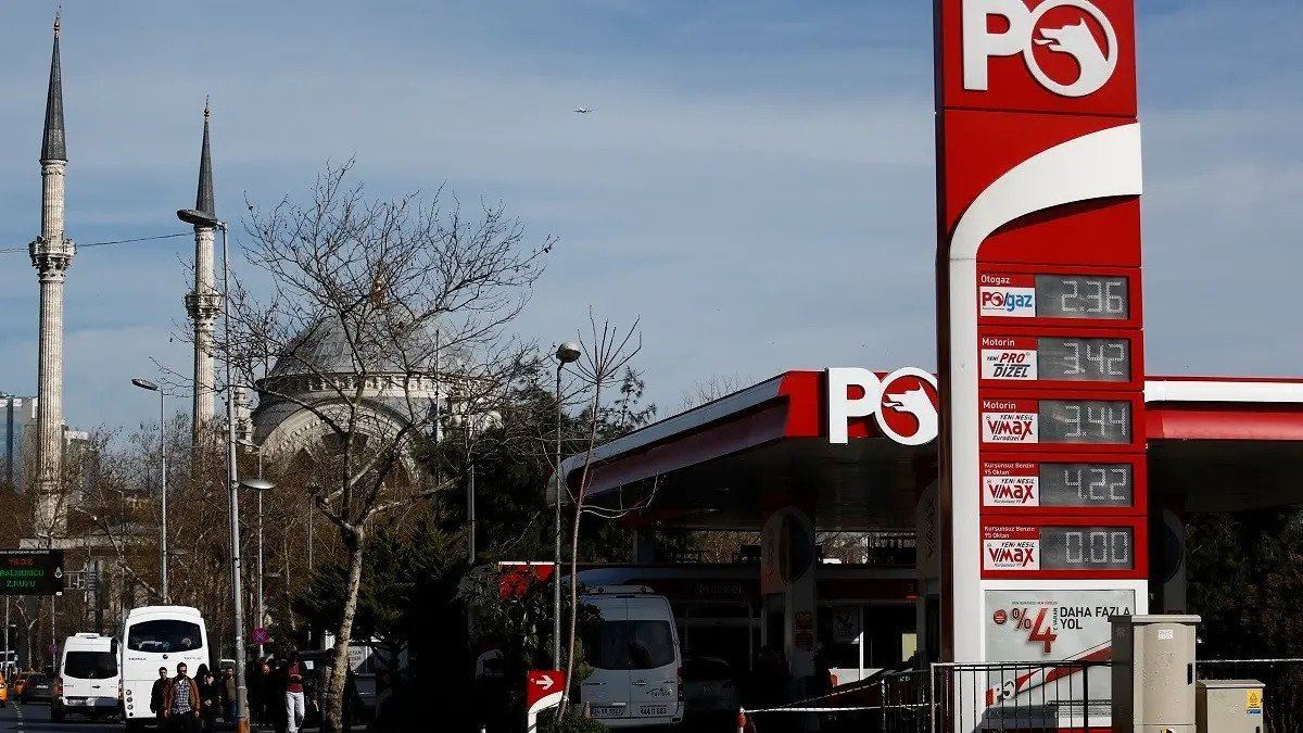 لە تورکیا نرخی بەنزین و گازوایل بەرزدەبێتەوە