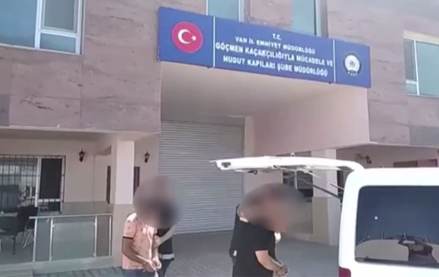 Li Wanê 2 kes bi tohmeta qaçaxçîtiya koçberan hatin girtin