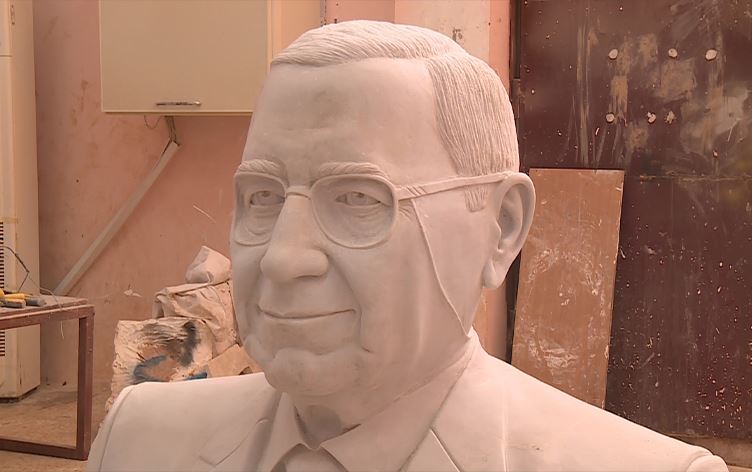 لە هەولێر پەیکەرێکی مەڕمەڕ بۆ تەڵعەت سامان دروستدەکرێت