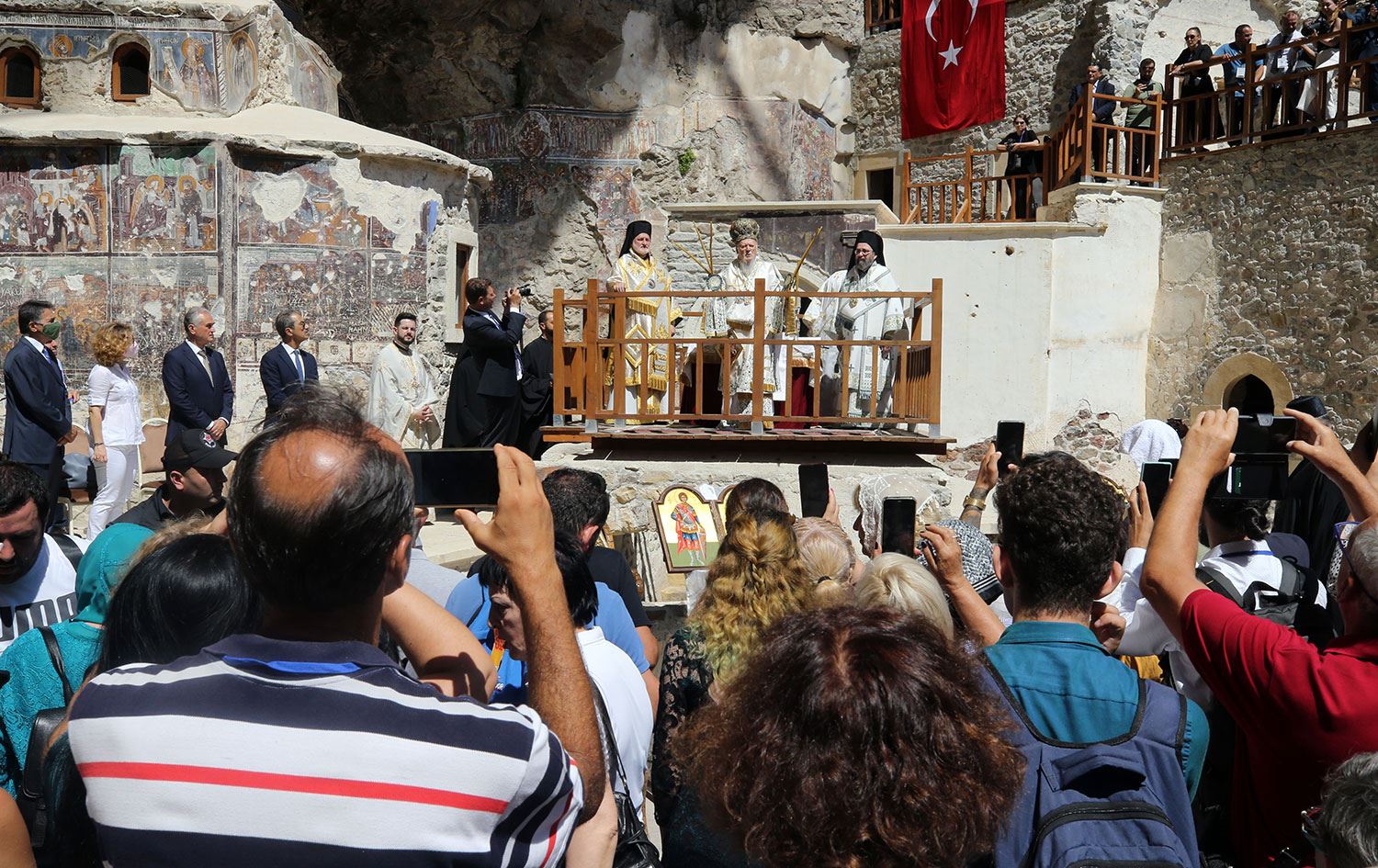 Fener Rum Patriği Bartholomeos Sümela Manastırı’nda ayin yönetti