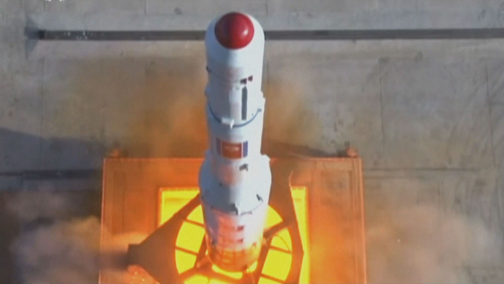 کۆریای باکوور دوو مووشەکی کرووز تاقیدەکاتەوە