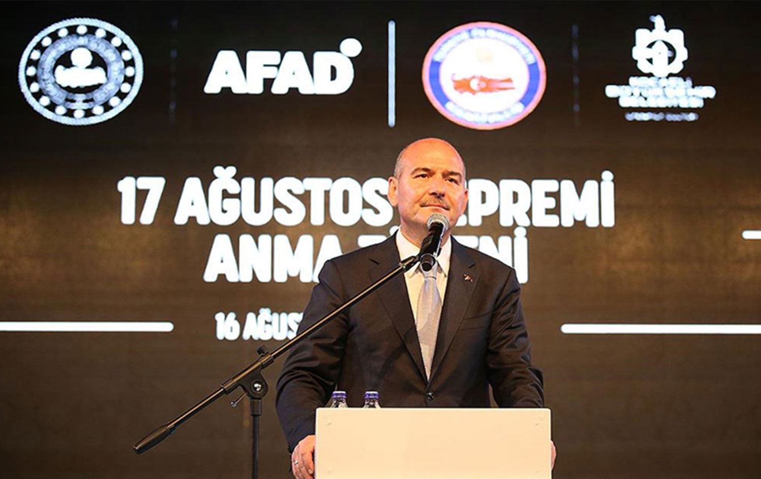 Soylu Türkiye'nin bir deprem bölgesi olduğunu unutmamalı