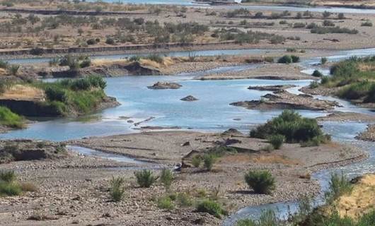 تركيا تقطع مياه نهر هيزل ليجف بالقرب من زاخو