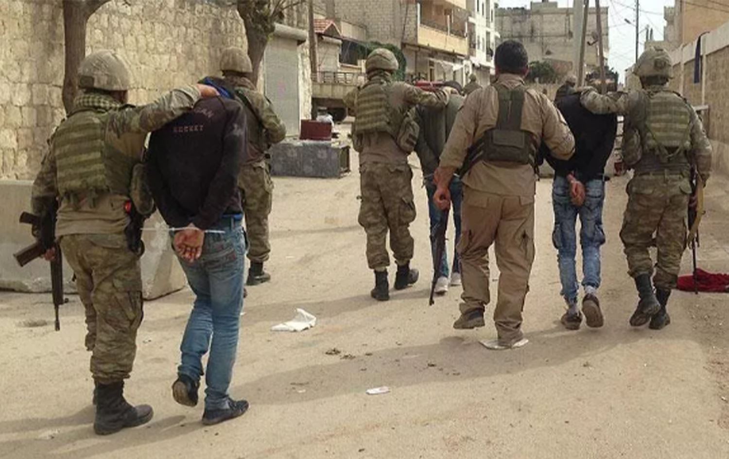 Li Efrînê polîsên serbazî 2 kes girtin û 2 kesên din êşkence kirin