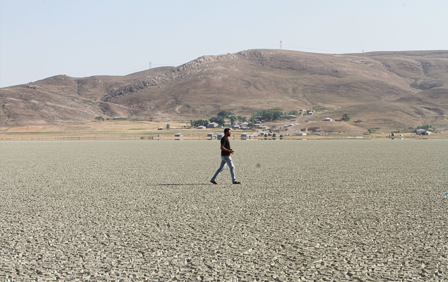 VAN- Akgöl aşırı sıcaklığa kurban gitti, tamamen kurudu